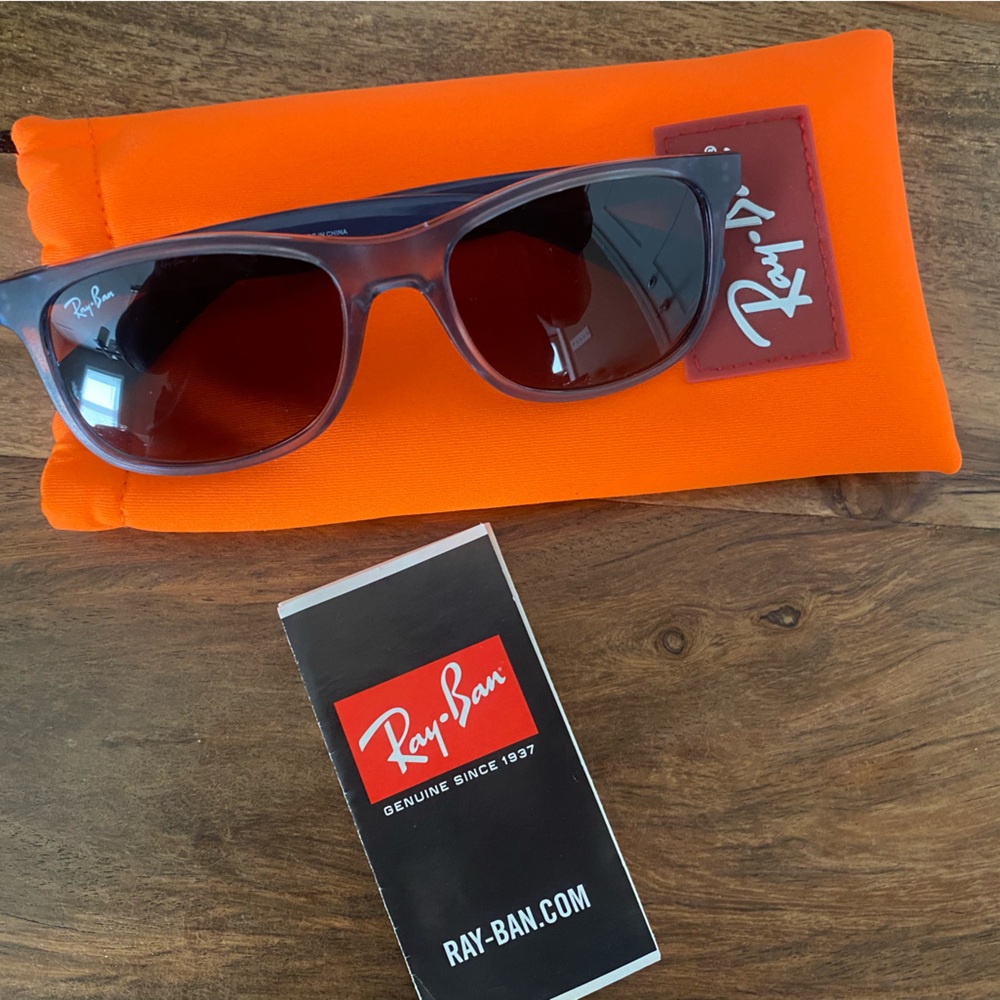Ray-Ban blue Sunglasses with Bright Orange Case